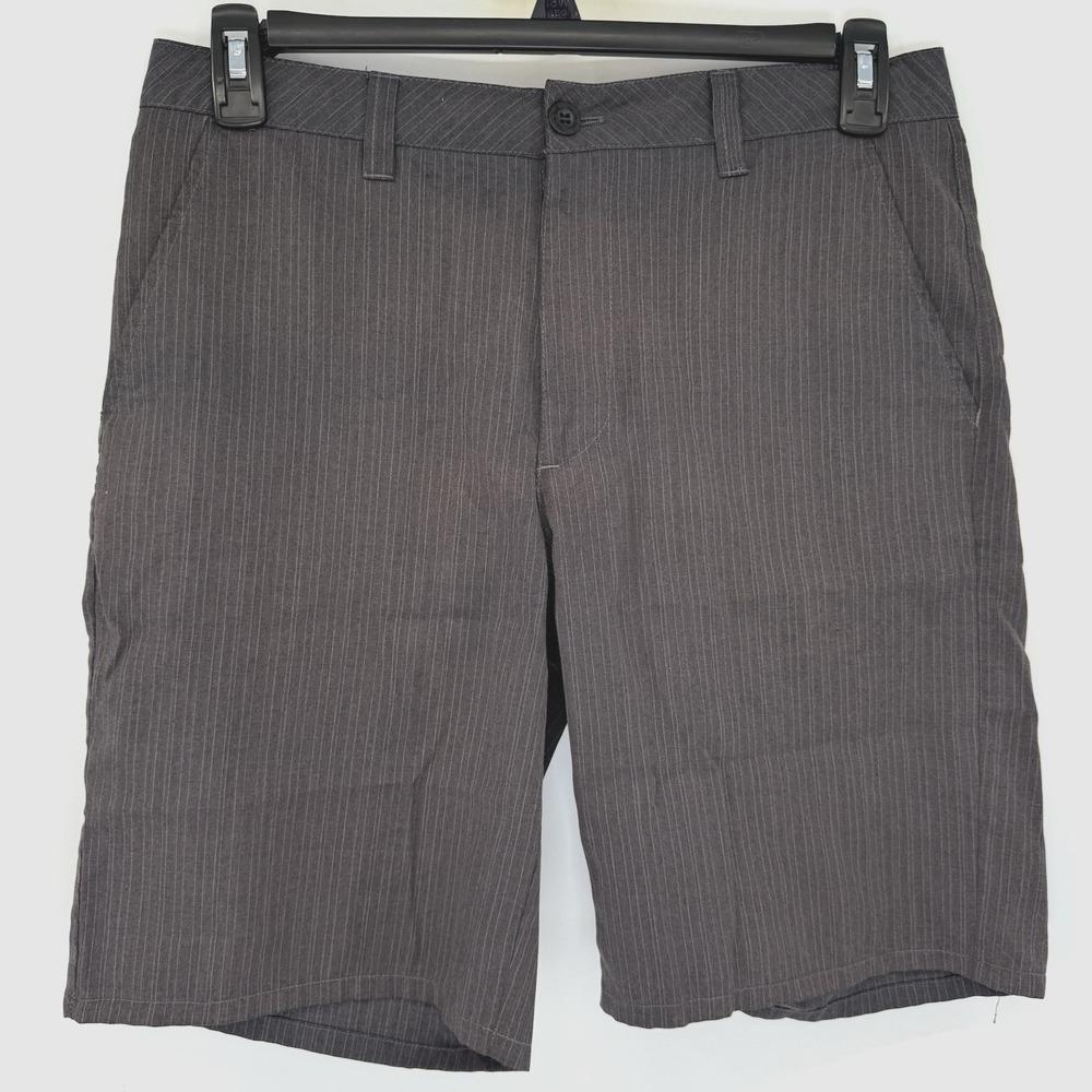 Travis‎ Mathew Golf Shorts Mens 32 Gray Pinstripe Flat Front Casual Performance